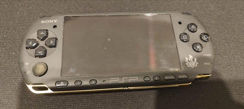 SONY PSP -3000 Playstation Portable Monster Hunter 3rd Hunters used pls read Carousel 2