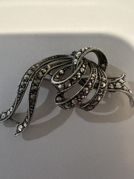 Marcasite Brooch in real silver. A stunning brooch Carousel 1