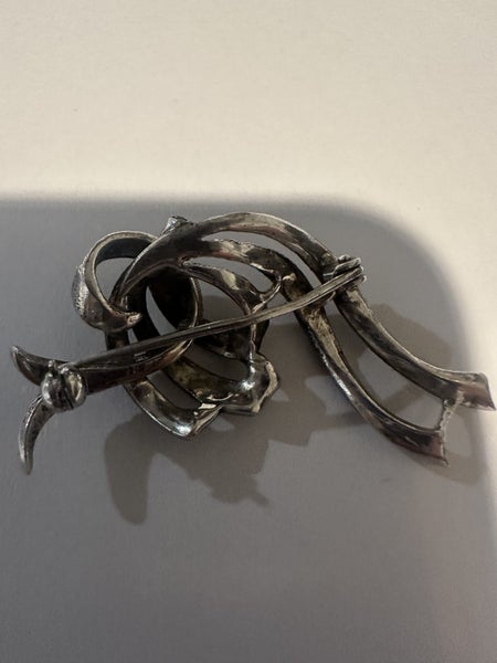 Marcasite Brooch in real silver. A stunning brooch Carousel 2