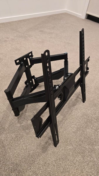 Locktek Low Profile Articulating TV Wall Mount Carousel 1