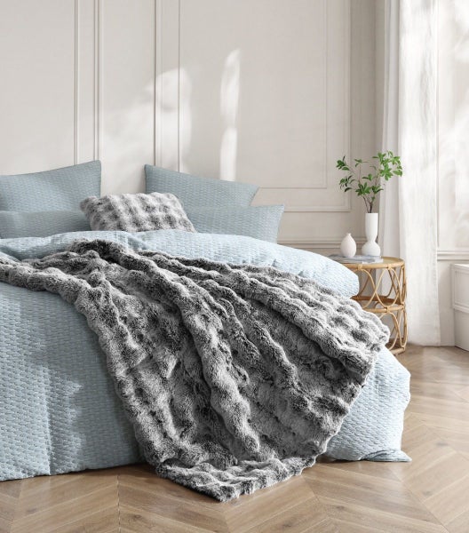 Logan and Mason Platinum Rabbit Fur Super Soft Throw Rug Carousel 2
