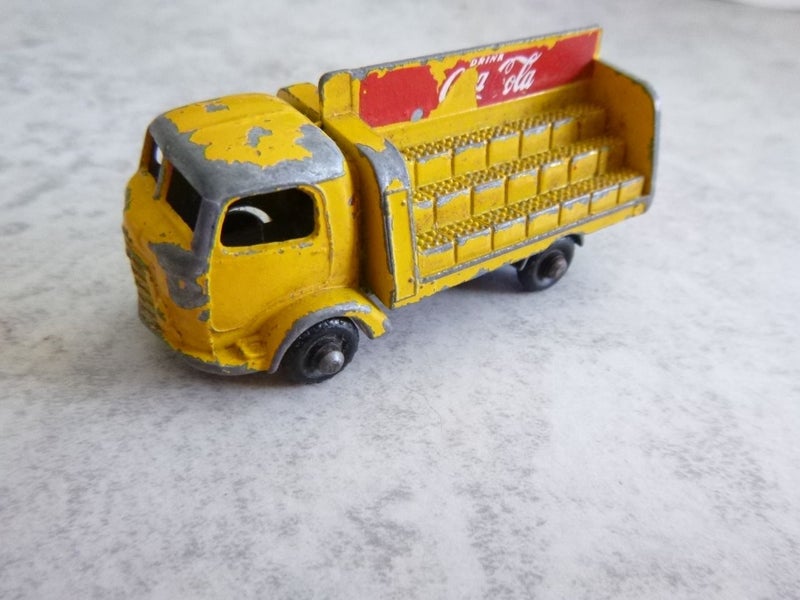 LESNEY Coca Cola Karrier Bantam 2 Ton Die Cast Toy (1960-65) – No 37 Carousel 2