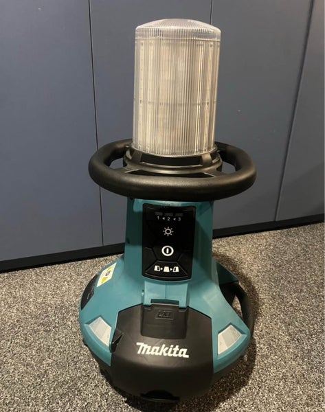 DML810 Makita Wobble Work Light 5500LM Carousel 1