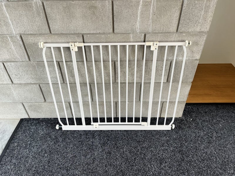 Baby gate Carousel 1