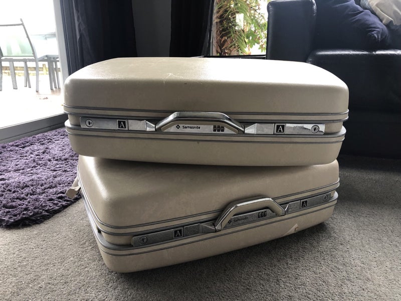 Retro samsonite sutitcases Carousel 2