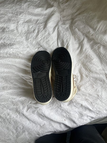 US 14 Air Jordan 1 Mid "Brown Elephant" Carousel 2