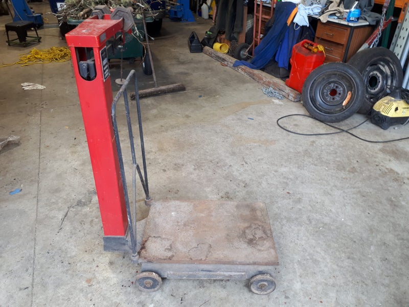 Avery 250kg floor scales Carousel 4