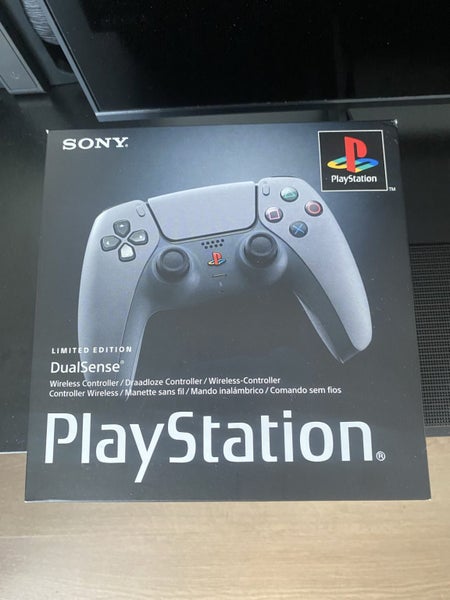 PS5 controller - 30th anniversary Carousel 2