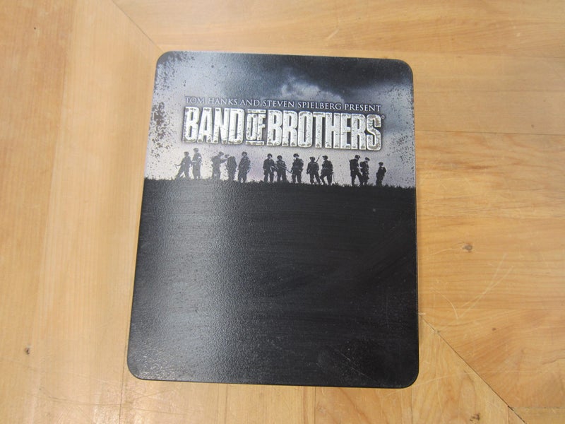 Band Of Brothers: The Complete Series (Tin Box Set) blu-ray Carousel 1