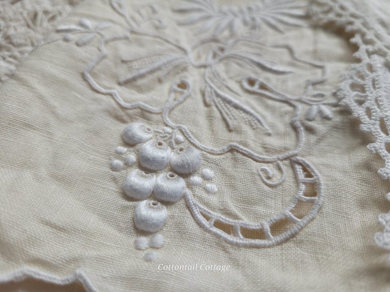 Six Vintage Table Mats Doilies Carousel 5