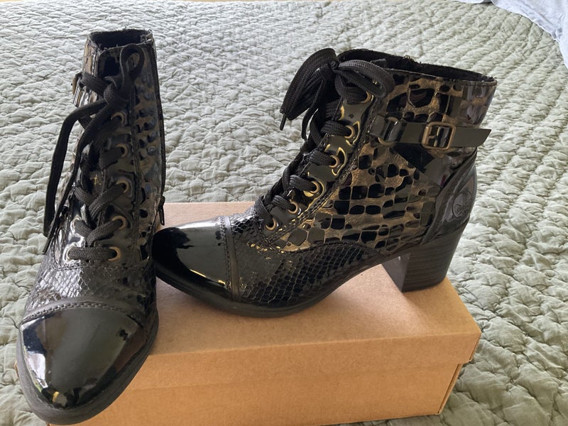 Womens boots Carousel 2