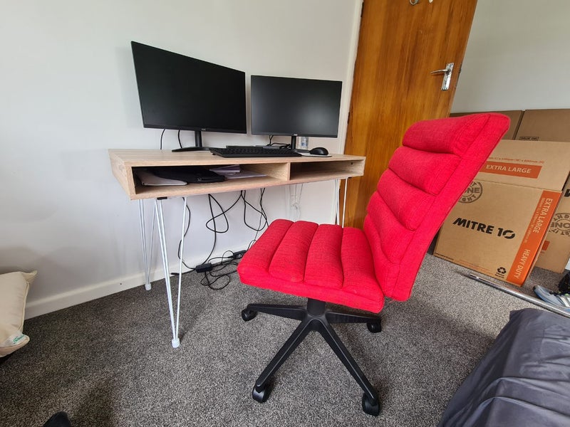 Desk and computer chair Carousel 1