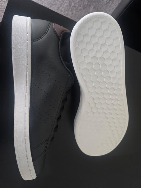 Adidas shoes brand new Carousel 6