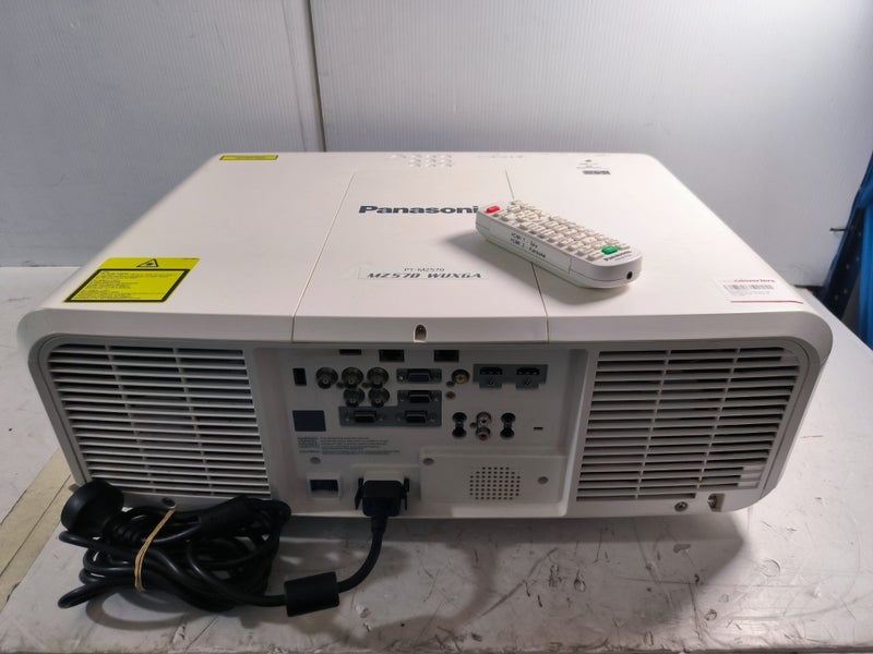 PANASONIC PROJECTOR *6000 LAMP HOURS REMAINING* PTMZ570 #B21123373-1 Carousel 3