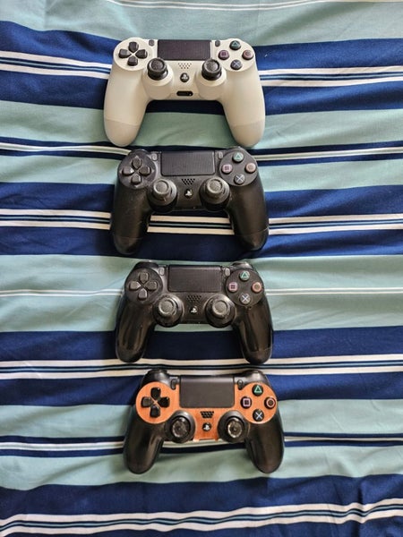 Playstation 4 Pro + 4 controllers Carousel 2
