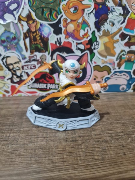SKYLANDERS AURORA Carousel 1
