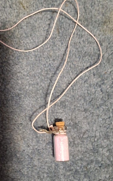 3X NECKLACES, 1X GLITTER BOTTLE, 1X SEQUENCE,1X BLACK CHAIN NECKLACE Carousel 2