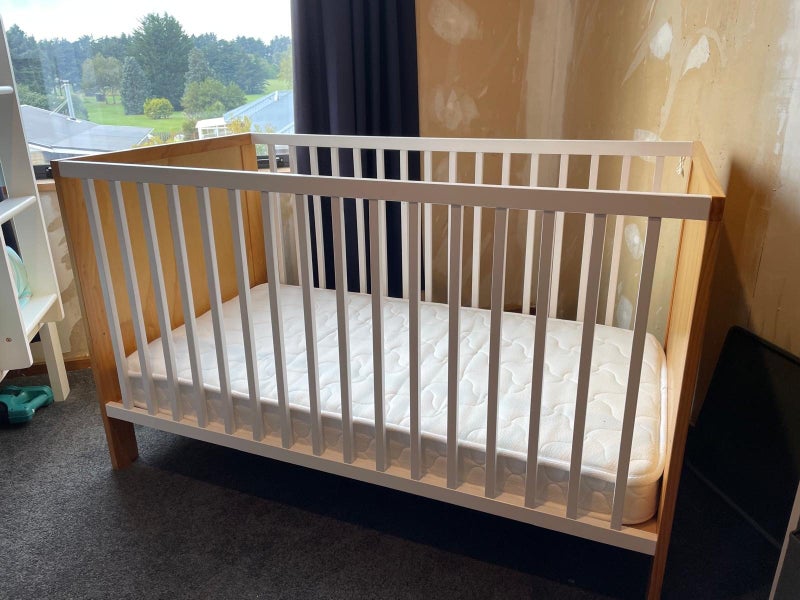 Mocka aspiring cot Carousel 1