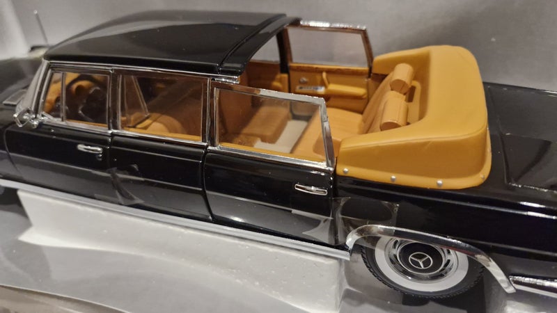 Mercedes Benz 600 Limo 1:18 Scale 1/18 Diecast Model Carousel 2