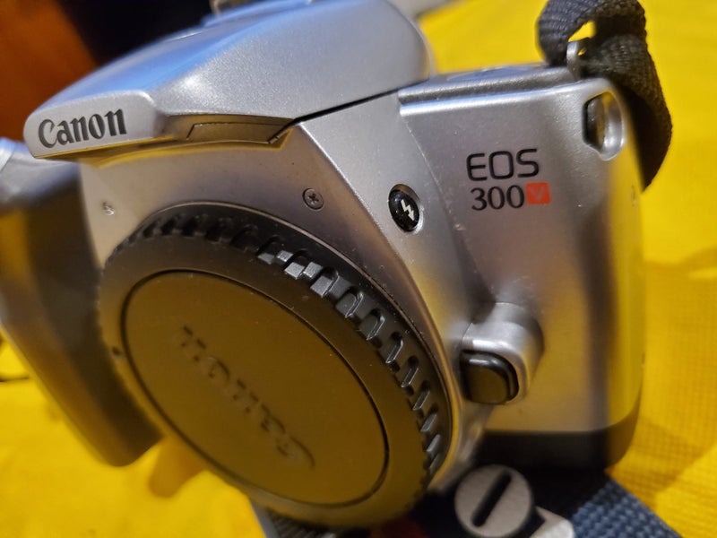 CANON EOS 300V BODY ONLY Carousel 1