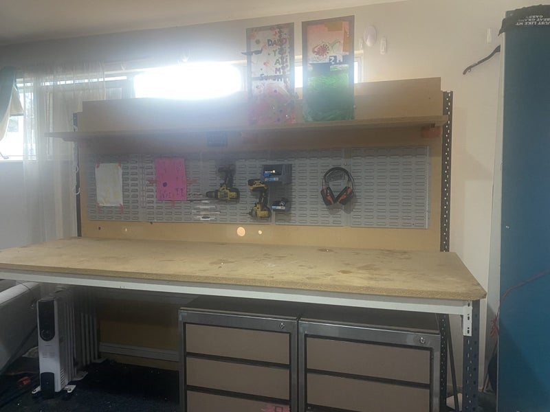 Industrial strength workbench. Large Carousel 1