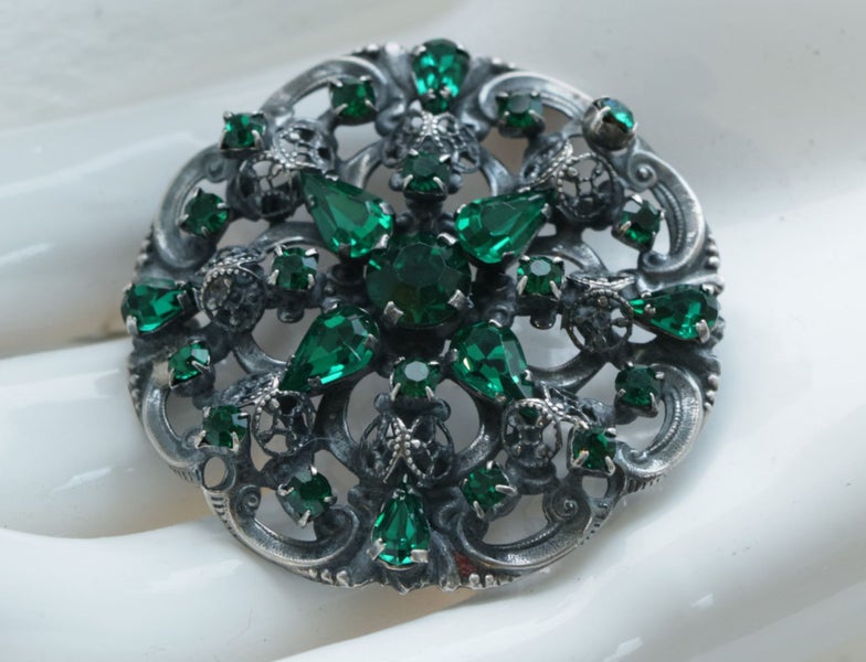 Vintage Green Crystal Brooch Pin -Prong Set Austrian Crystals Carousel 2