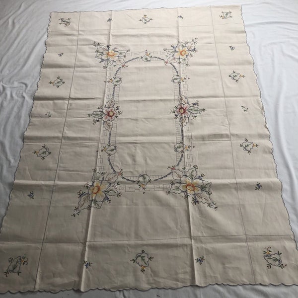 Vintage Floral Embroidered Large Tablecloth Carousel 20