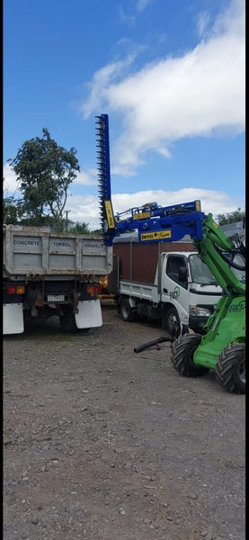 Hedge cutter attachment Carousel 1