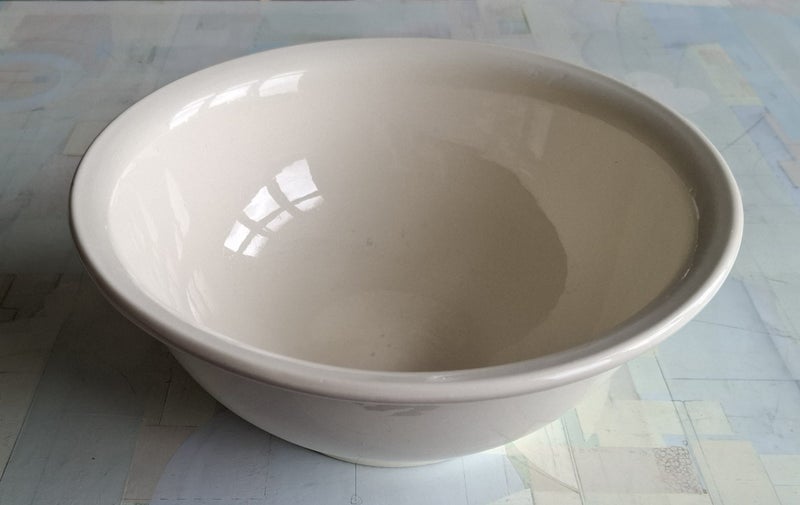 Crown Lynn mixing bowl - 25 cms Carousel 1