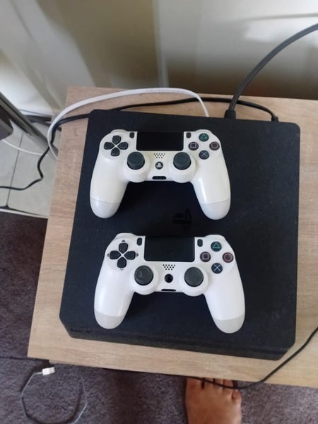 PS4 + 2 controllers + Tekken 7 Carousel 1