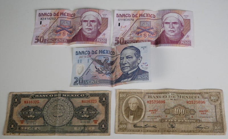 Five Vintage 1960s-2001/2002 Mexican Banknotes Carousel 1