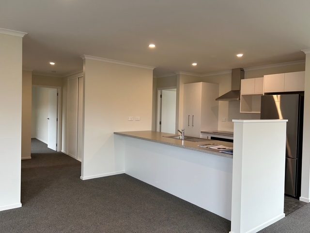 Image 3 of 18