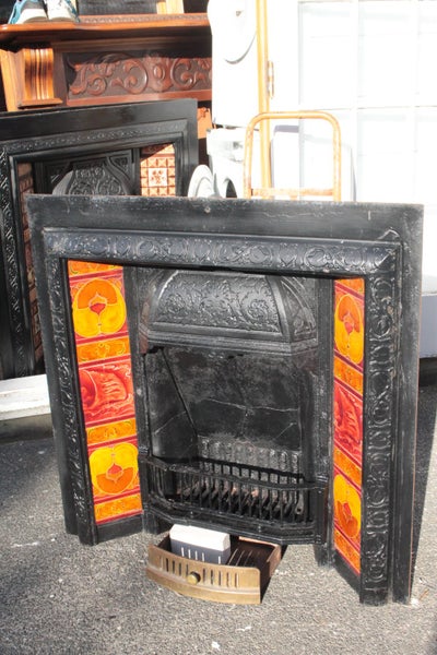 A TURN OF THE CENTURY VILLA STYLE KAURI FIRE PLACE IN VERY GOOD CONDITION Carousel 20