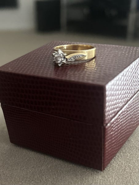 Beautiful 1960's engagement ring Carousel 1
