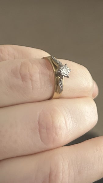 Beautiful 1960's engagement ring Carousel 2