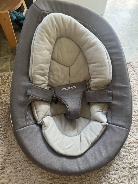 Nuna leaf baby rocker chair Carousel 1