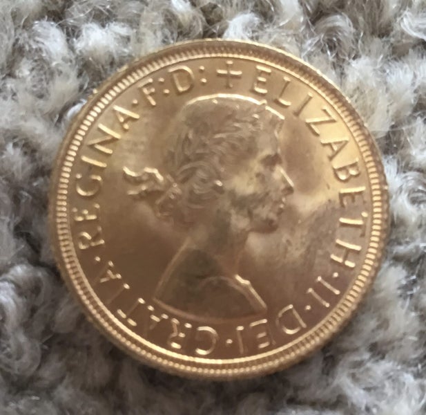 1963 Queen Elizabeth gold sovereign Carousel 2