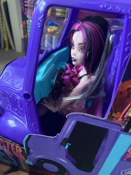 Monster High 'Fangtastic Rockin' Food Truck' playset w Drac doll! Carousel 20