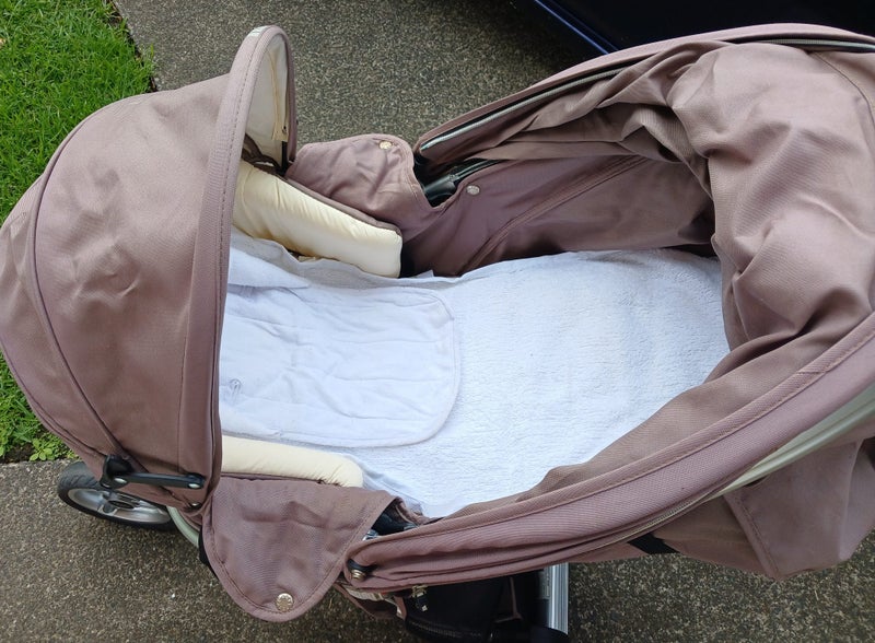 Valco Baby Ion - newborn to toddler pram/pushchair Carousel 2