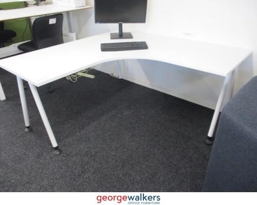 PR5759A White Corner Workstation Carousel 1