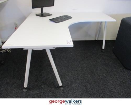 PR5759A White Corner Workstation Carousel 3