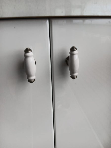 Kitchen cupboard handles Carousel 1