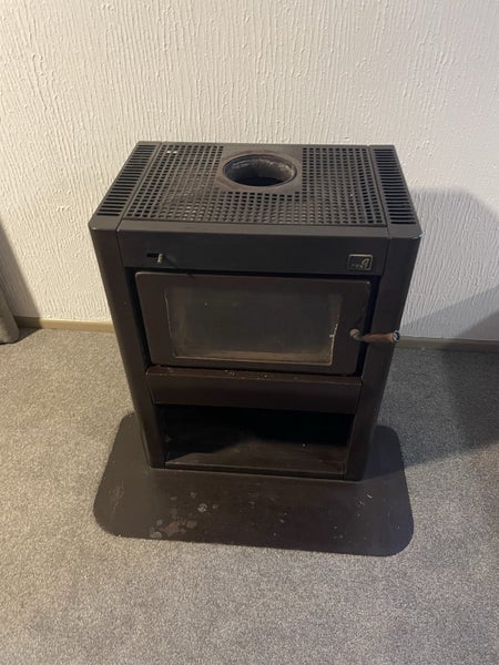 Kent Oxford 14KW Freestanding Wood Fire Carousel 1