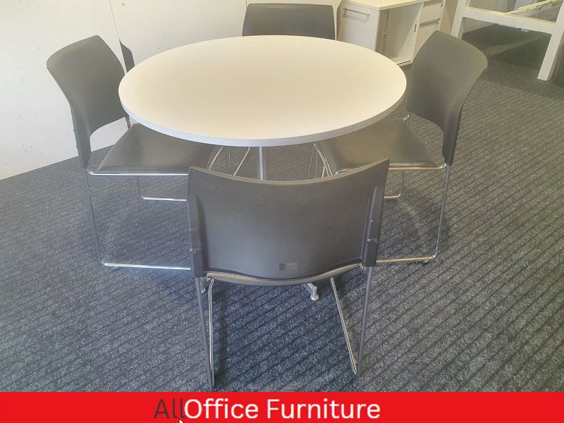 Meeting Table with chairs Carousel 1