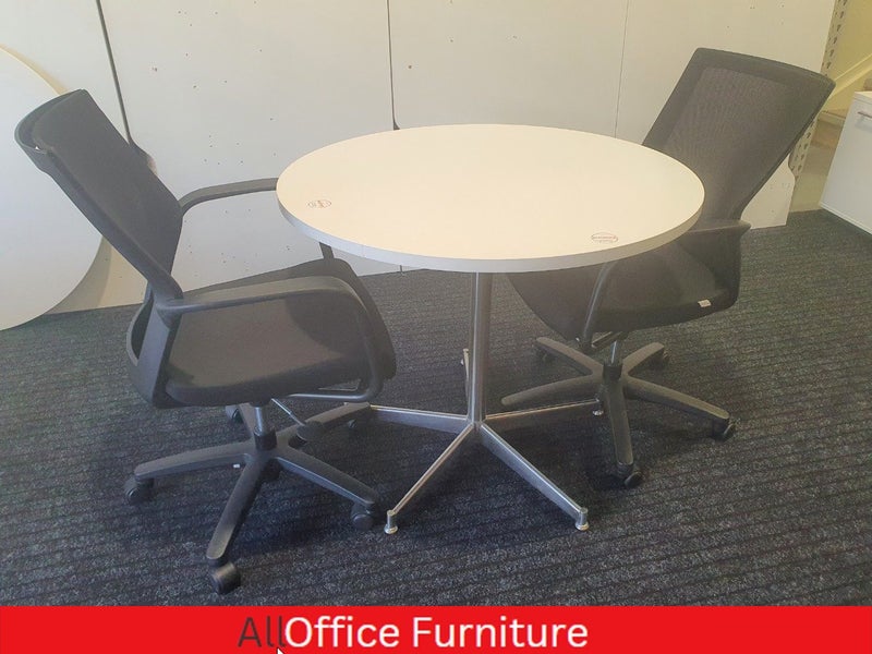Small Meeting table with 2 chairs Carousel 1