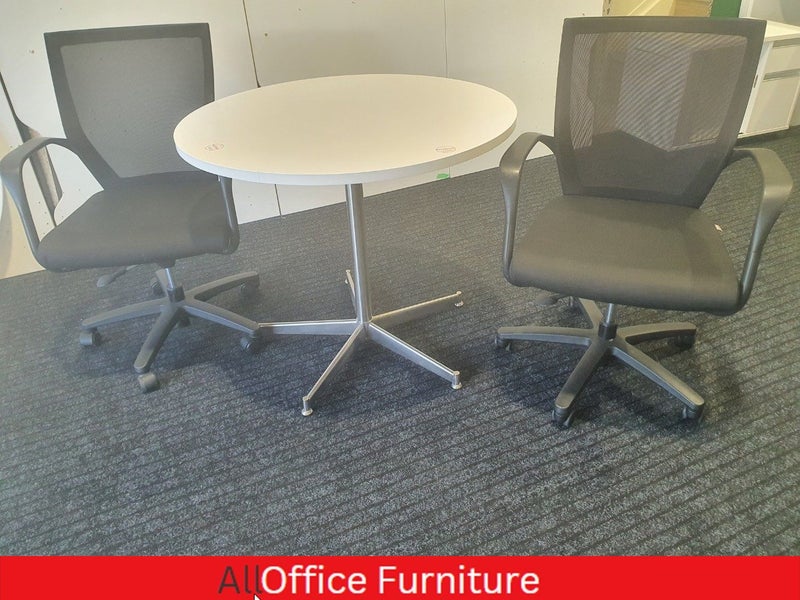 Small Meeting table with 2 chairs Carousel 2
