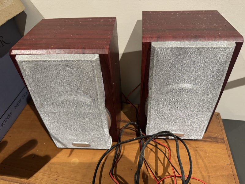 Retro Record Player & Speakers Carousel 4