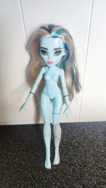 Monster High Frankie Stein Carousel 1