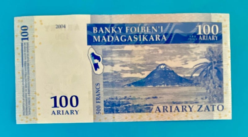 Madagascar 100 Ariary Note (2004) - UNC Carousel 2
