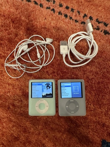 2 x IPod3 8GB, IPhone 4 32GB and Samsung 8.4” Tablet SM-T320 Carousel 2